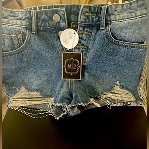 Distressed jeans shorts with rhinestone embellishment are a must
